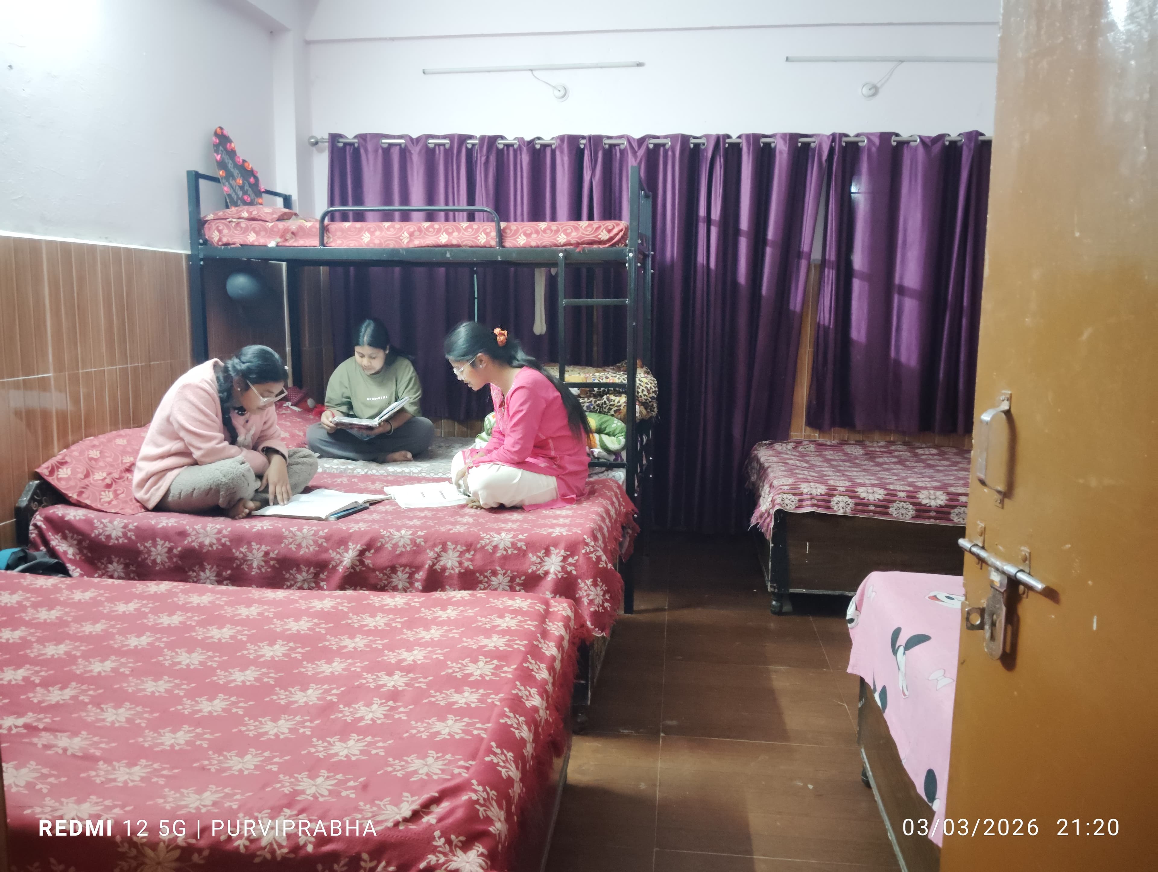 छात्रावास में स्वाध्याय
