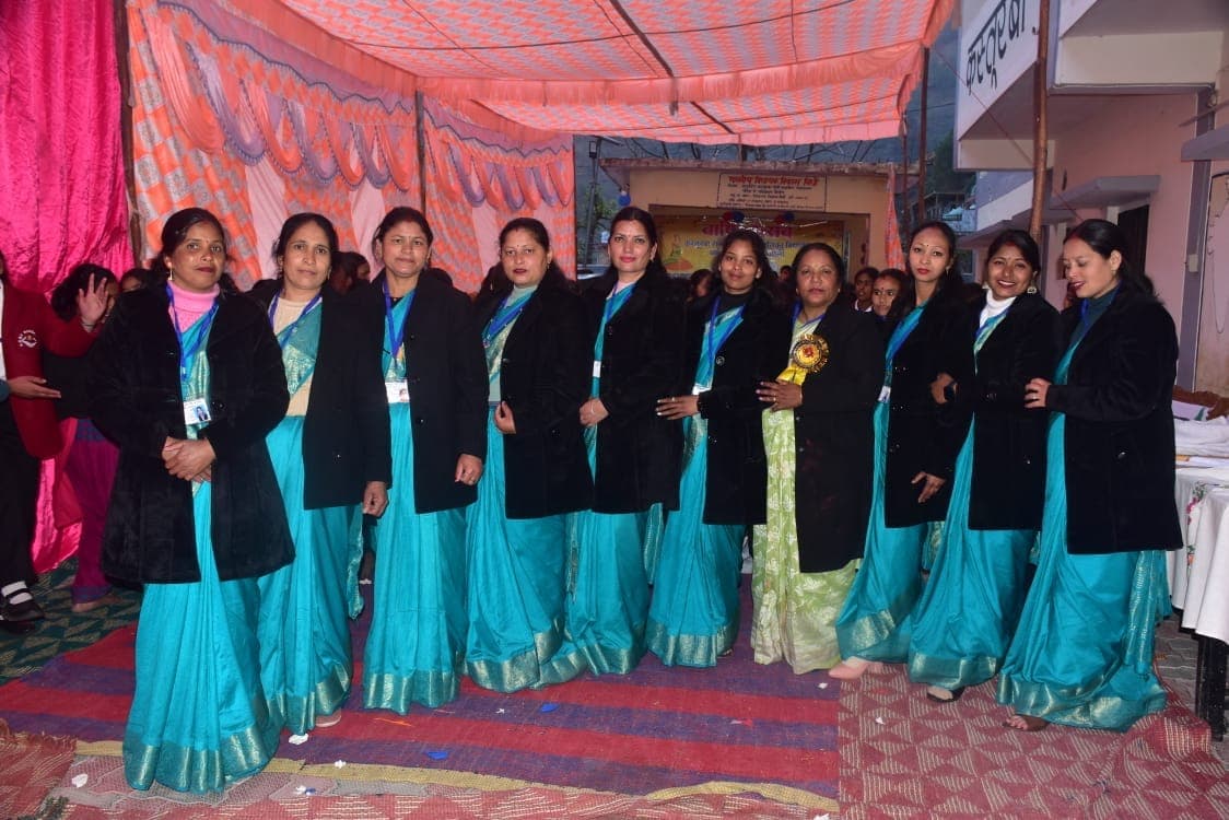 शिक्षिकाएँ — समारोह