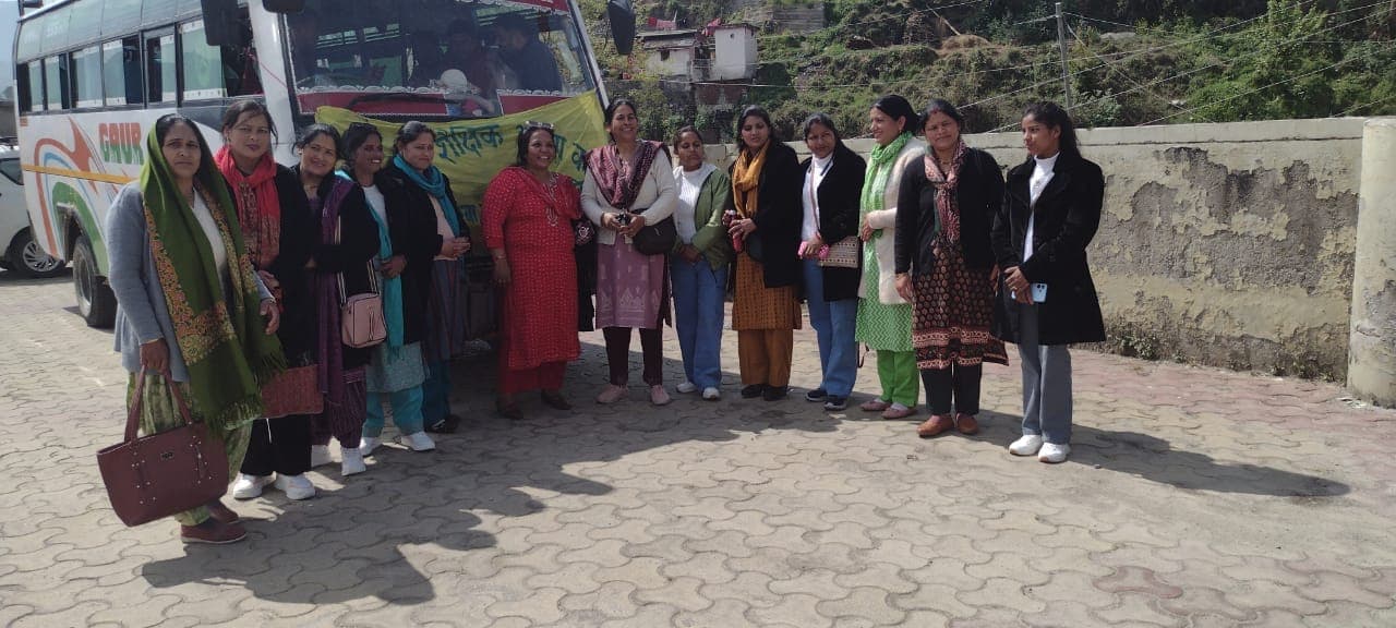 स्टाफ समूह चित्र